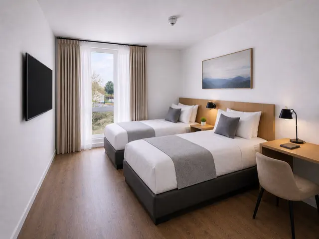 Double or Twin Room — room at Tower Hotel Frankfurt, Frankfurt — photo 2 of 5