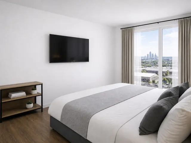 Skyline Double Room | Corner room with Panorama view — room at Tower Hotel Frankfurt, Frankfurt — photo 2 of 4
