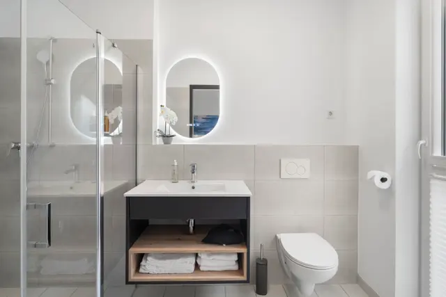Tripple Room | Barrier free with terrace — room at Tower Hotel Frankfurt, Frankfurt — photo 9 of 12