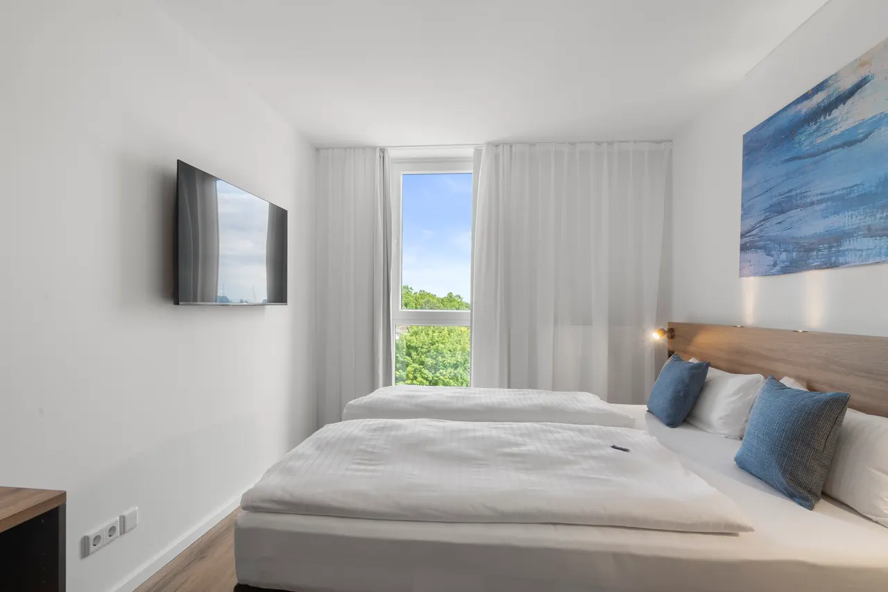 Zwei Zimmer nebeneinander – Tower Hotel Frankfurt