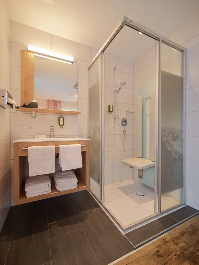 2 Bedoom Apartment L | In room Wellness | PL — accommodation at Wellness Aparthotel Panorama Alpin und Pitztal Living, Jerzens im Pitztal — photo 3 of 6