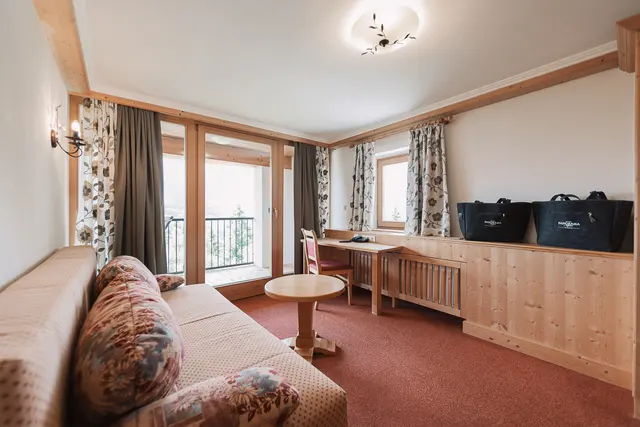 2 Bedroom Apartment XL | Large balcony — accommodation at Wellness Aparthotel Panorama Alpin und Pitztal Living, Jerzens im Pitztal — photo 5 of 8