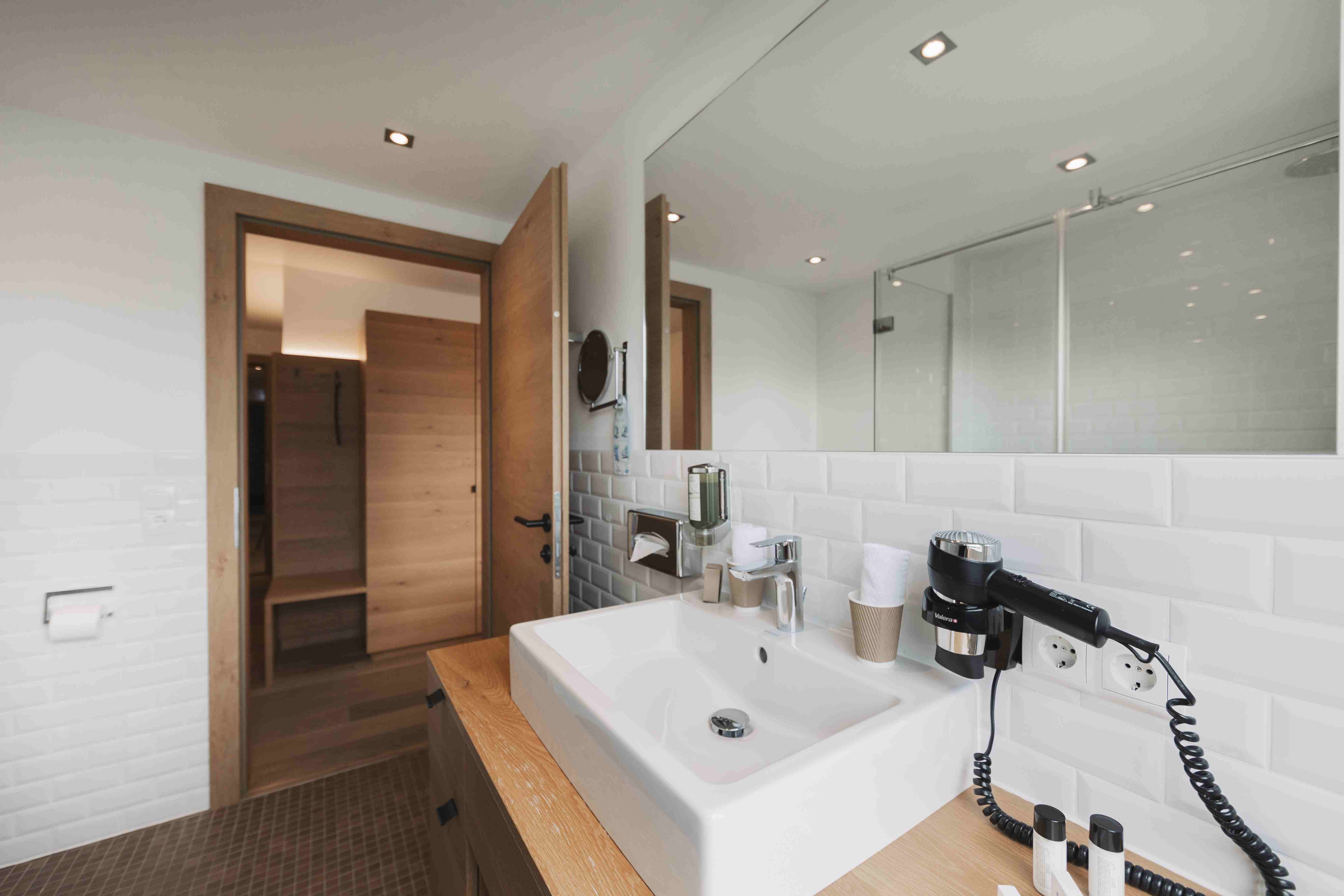 2 Bedroom Apartment XXL — accommodation at Wellness Aparthotel Panorama Alpin und Pitztal Living, Jerzens im Pitztal — photo 6 of 12