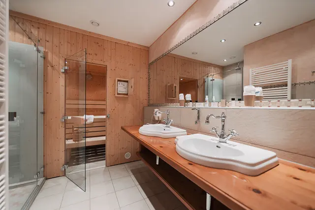 Exclusive studio with a private sauna, freestanding bath and terrace with mountain views — accommodation at Wellness Aparthotel Panorama Alpin und Pitztal Living, Jerzens im Pitztal — photo 3 of 3